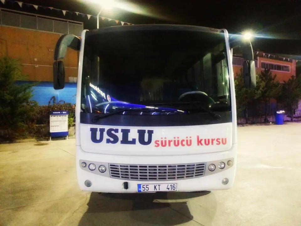 Uslu Sürücü Kursu yazılı otobüs ehliyeti eğitim aracı